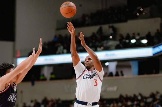 季前赛的首, 力有明显的, 争议 季前赛的首, 力有明显的, 争议