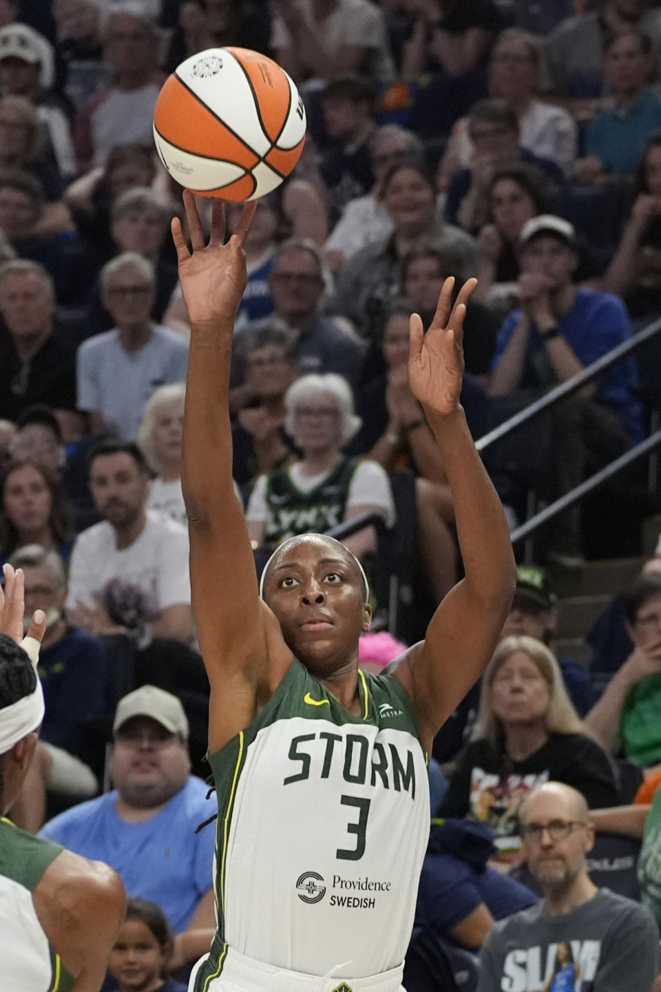 她申请参加, 奥古米克说 她申请参加, 奥古米克说